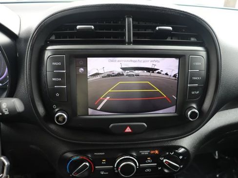 Used 2025 Kia Soul LX w/ LX Technology Package FWD image 25