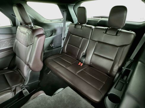 Used 2025 Ford Explorer Platinum w/ LUX Leather Package AWD/4WD image 30