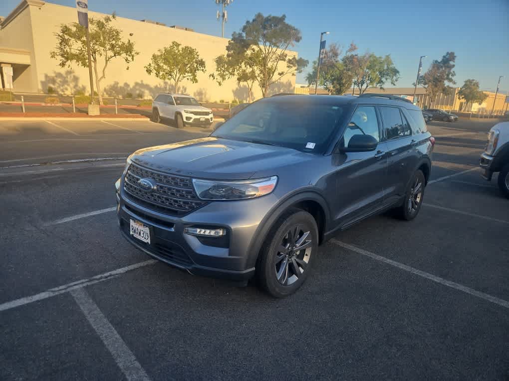 Used 2021 Ford Explorer XLT w/ Equipment Group 202A AWD/4WD image 1