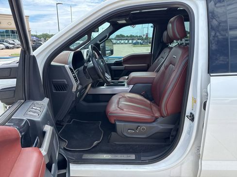 Used 2022 Ford F250 Platinum w/ FX4 Off-Road Package AWD/4WD image 19