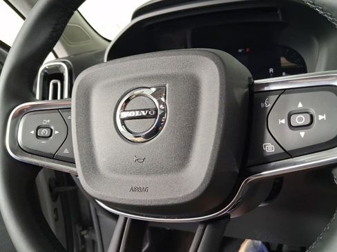 Certified 2024 Volvo XC40 B5 Ultimate w/ Protection Package Premier AWD/4WD image 32