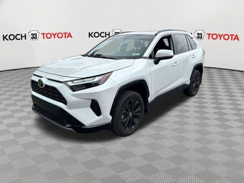 Used 2025 Toyota RAV4 SE w/ Convenience Package AWD/4WD image 3