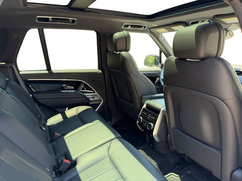 Used 2025 Land Rover Range Rover SE AWD/4WD image 12
