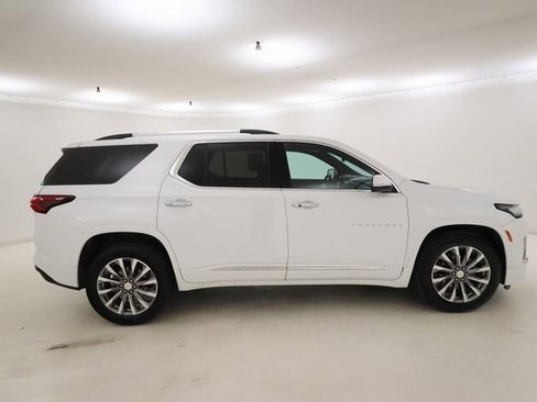 Used 2022 Chevrolet Traverse Premier image 2
