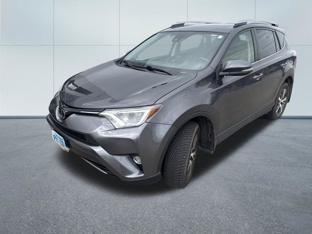 Used 2018 Toyota RAV4 XLE AWD/4WD image 3