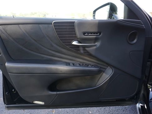 Used 2018 Lexus LS 500 w/ Accessory Package (Z2) RWD image 33