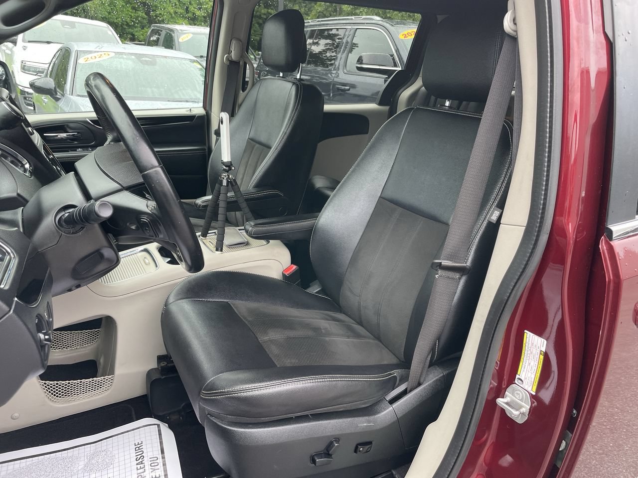 Used 2019 Dodge Grand Caravan SXT FWD image 27