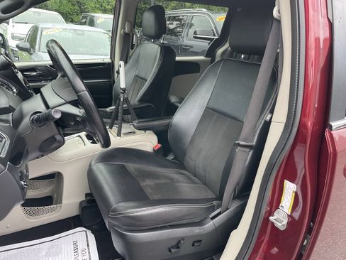 Used 2019 Dodge Grand Caravan SXT FWD image 27