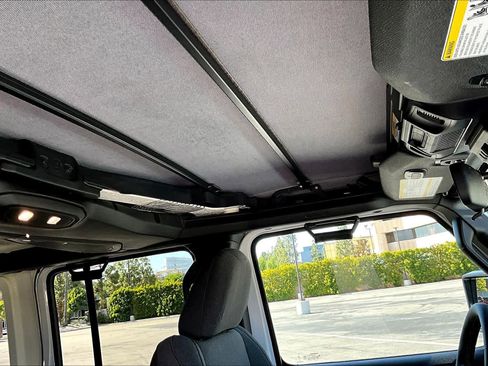 Used 2024 Jeep Wrangler Unlimited AWD/4WD image 13