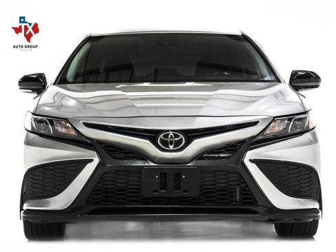 Used 2022 Toyota Camry SE image 8
