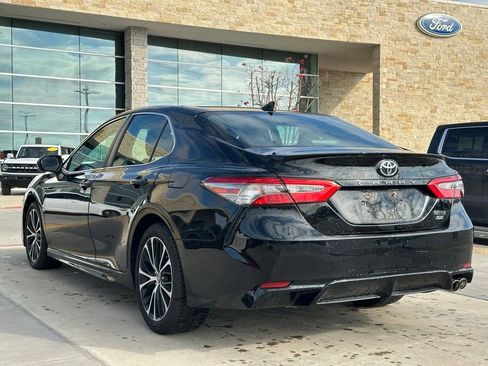 Used 2019 Toyota Camry L image 9