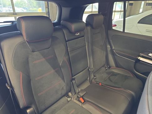 Used 2022 Mercedes-Benz GLB 250 4MATIC image 14