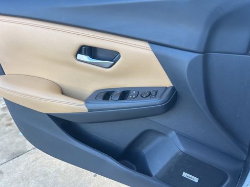 Used 2024 Nissan Sentra SV w/ SV Premium Package image 7