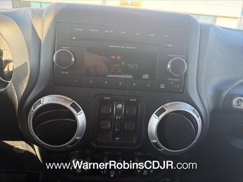 Used 2017 Jeep Wrangler Unlimited Sahara image 10