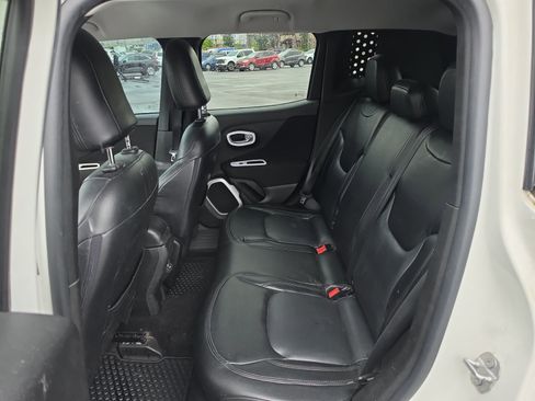 Used 2018 Jeep Renegade Latitude w/ Advanced Technology Group FWD image 11
