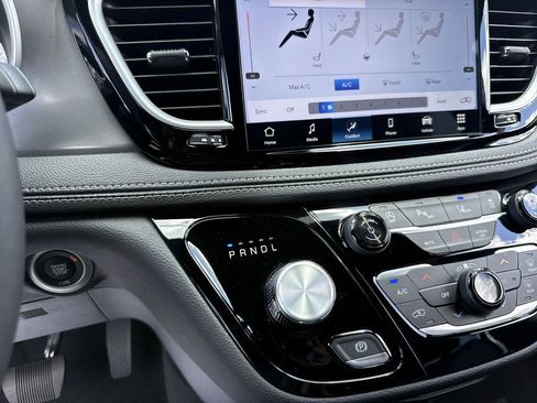 New 2026 Chrysler Pacifica Select image 18