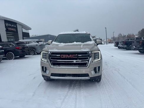 Used 2021 GMC Yukon XL SLT w/ SLT Luxury Plus Package image 3