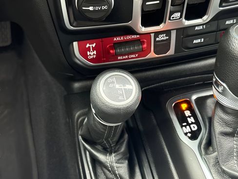Used 2024 Jeep Wrangler Unlimited Sport AWD/4WD image 13
