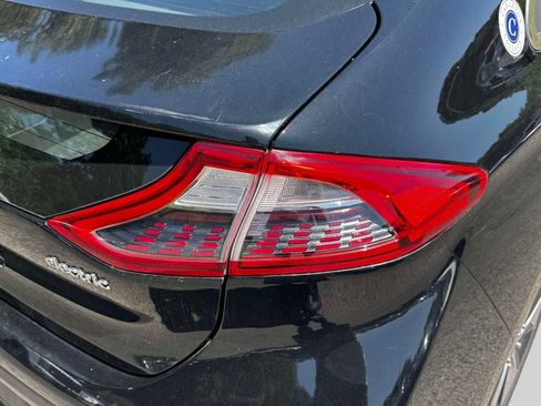 Used 2019 Hyundai Ioniq Limited FWD image 9