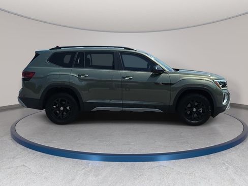 Used 2024 Volkswagen Atlas Peak Edition SEL AWD/4WD image 4