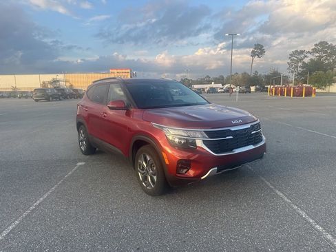 Used 2024 Kia Seltos LX image 3