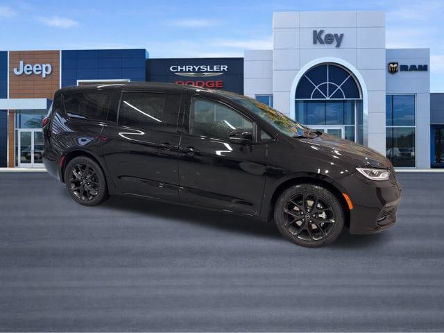 New 2026 Chrysler Pacifica Select w/ S Appearance Package FWD image 10