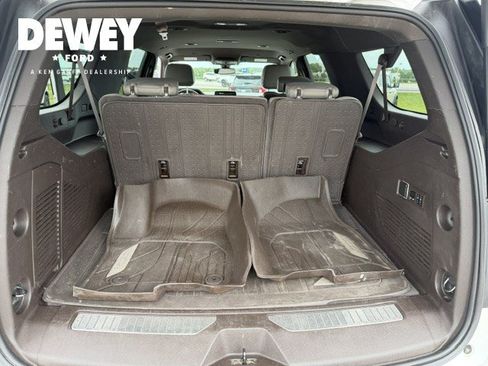 Used 2022 Chevrolet Suburban Z71 w/ Off-Road Capability Package AWD/4WD image 32