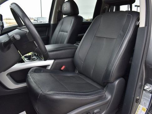 Used 2021 Nissan Titan SV w/ SV Convenience Package image 15