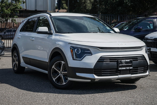 Certified 2025 Kia Niro EX FWD image 2