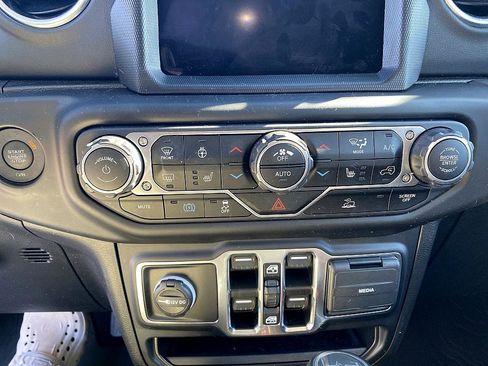 Used 2022 Jeep Wrangler Unlimited Sahara w/ Cold Weather Group image 16