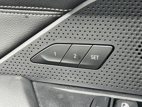 Used 2025 BMW i4 xDrive40i image 17