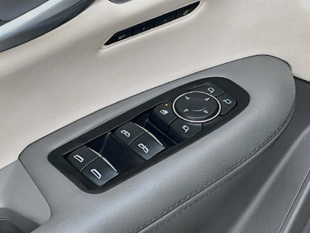 Used 2023 Cadillac XT5 Premium Luxury w/ Technology Package FWD image 18