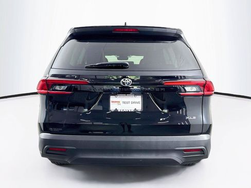 Certified 2025 Toyota Grand Highlander FWD image 12
