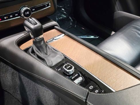 Used 2017 Volvo XC90 T6 Inscription w/ Vision Package image 16