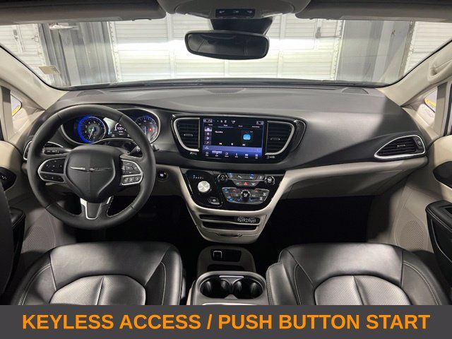 Used 2024 Chrysler Pacifica Touring-L FWD image 4