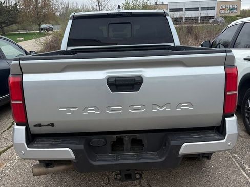 Used 2024 Toyota Tacoma TRD Off-Road w/ TRD Off Road Upgrade Package AWD/4WD image 4