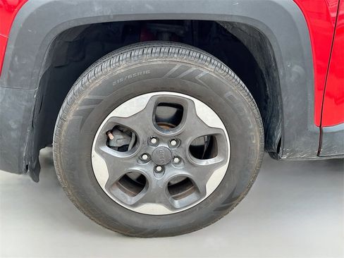 Used 2015 Jeep Renegade Latitude image 27