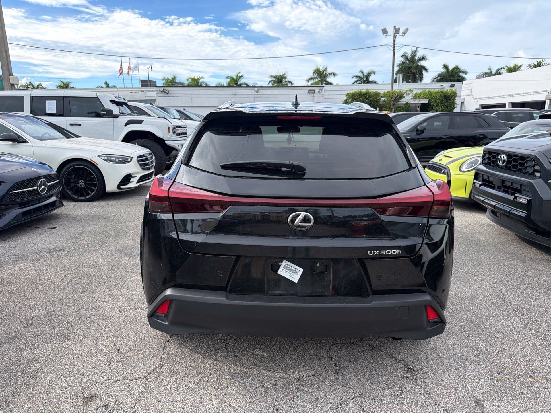 Used 2025 Lexus UX 300h FWD w/ Accessory Package (Z1) image 5