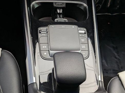 Used 2021 Mercedes-Benz GLB 250 image 18