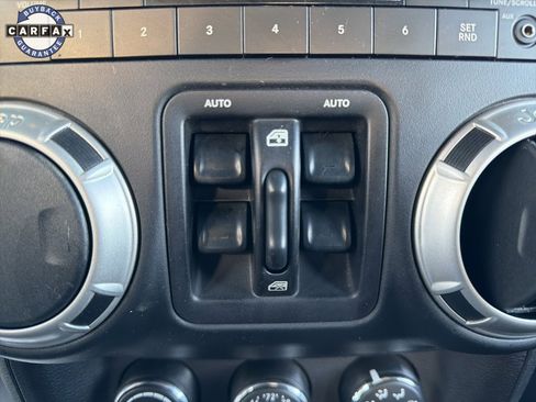 Used 2017 Jeep Wrangler Unlimited Sahara w/ Connectivity Group image 28