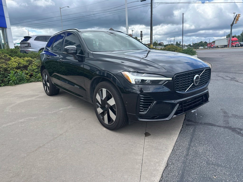 Certified 2025 Volvo XC60 T8 Plus w/ Protection Package Premier AWD/4WD image 3