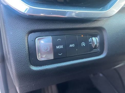 Used 2025 GMC Acadia Elevation w/ Elevation Premium Package AWD/4WD image 13