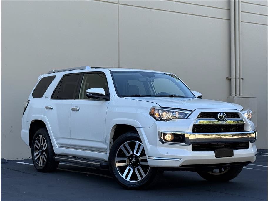 Used 2018 Toyota 4Runner Limited AWD/4WD image 30