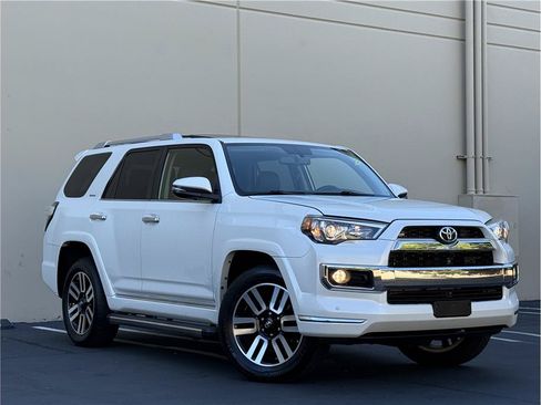 Used 2018 Toyota 4Runner Limited AWD/4WD image 30