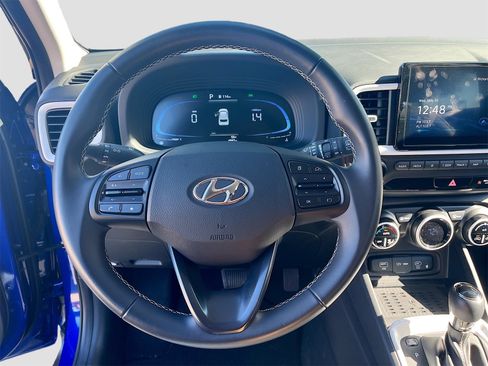 Used 2024 Hyundai Venue Limited image 11
