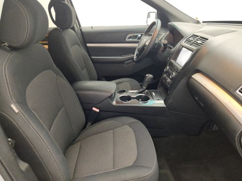 Used 2016 Ford Explorer XLT w/ Equipment Group 201A FWD image 21