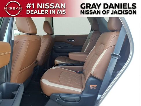 New 2026 Nissan Pathfinder Platinum FWD image 25