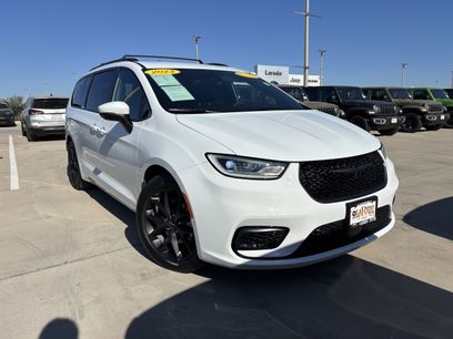 Used 2023 Chrysler Pacifica Touring-L w/ S Appearance Package