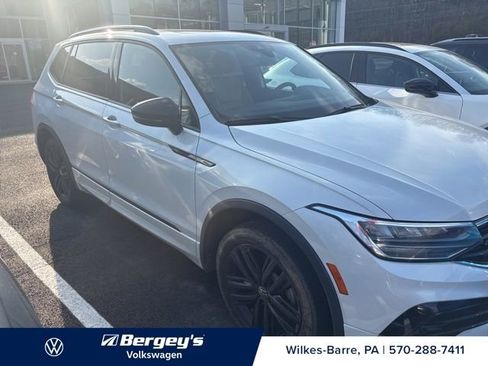 Used 2022 Volkswagen Tiguan SE R-Line image 6