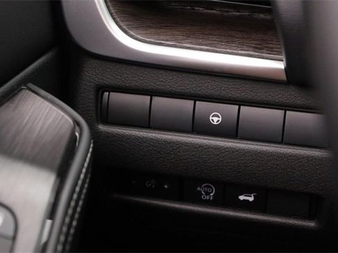 Certified 2025 Nissan Rogue Platinum image 26